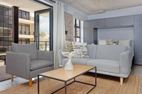 Manhattan On Coral - Studio 4 by HostAgents
